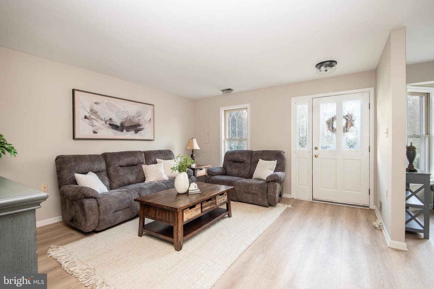 992 Riversedge Circle photo 6