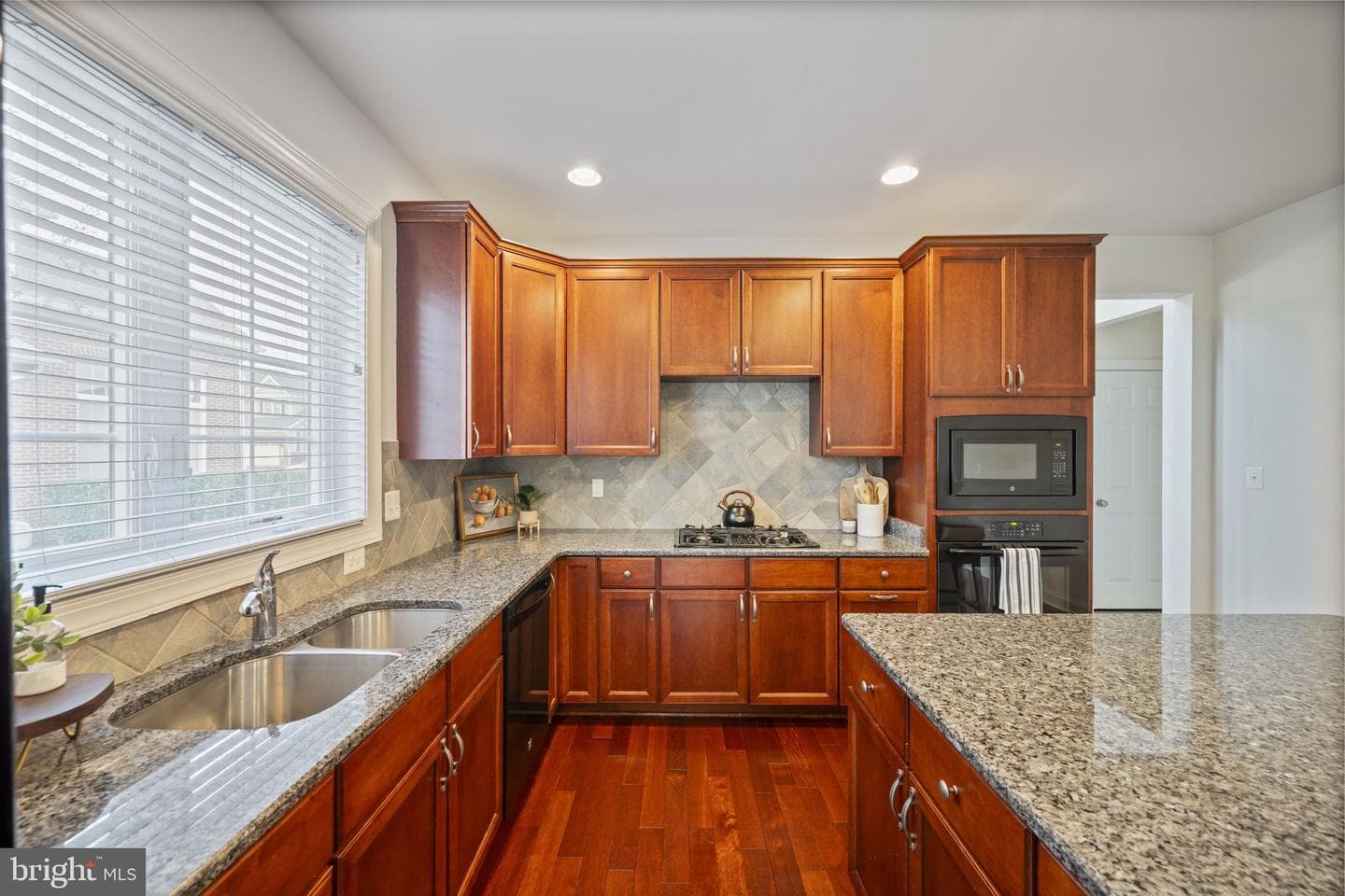 8414 Maple Brook Lane photo 16