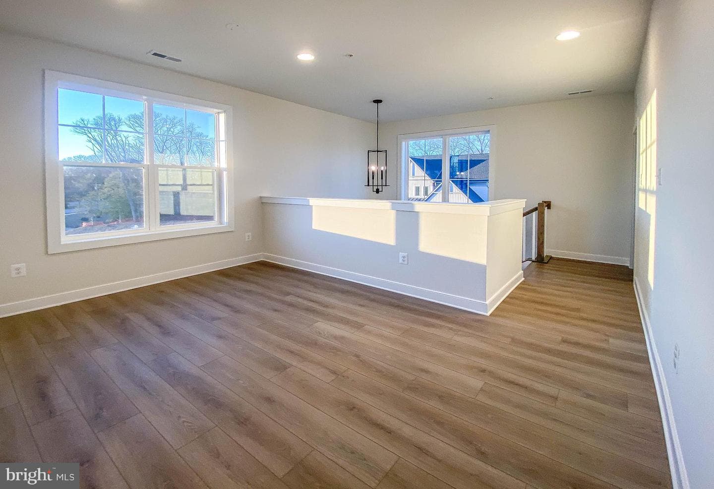 205 Cahill Ave photo 11
