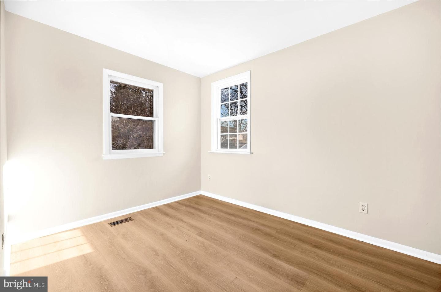 519 Kenmore Road photo 19