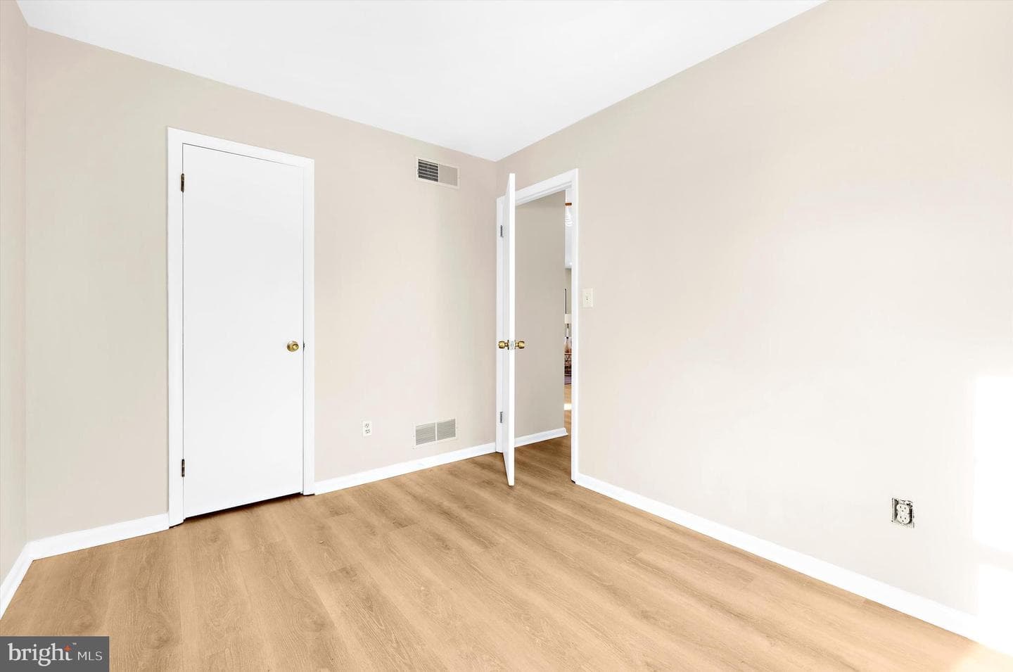 519 Kenmore Road photo 20