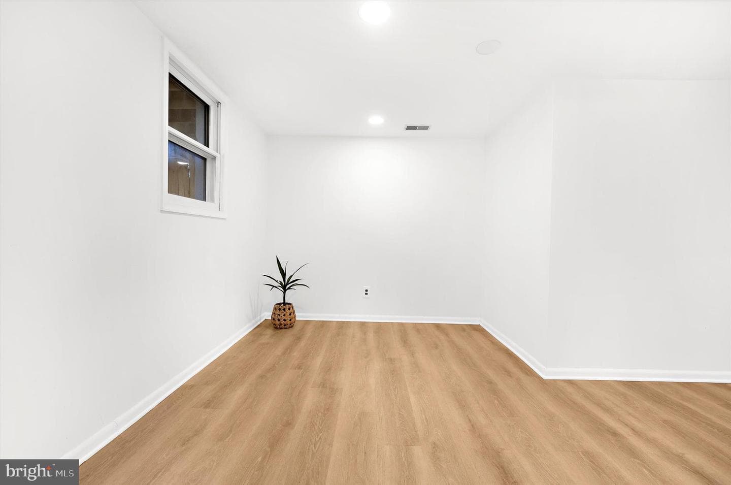 519 Kenmore Road photo 24