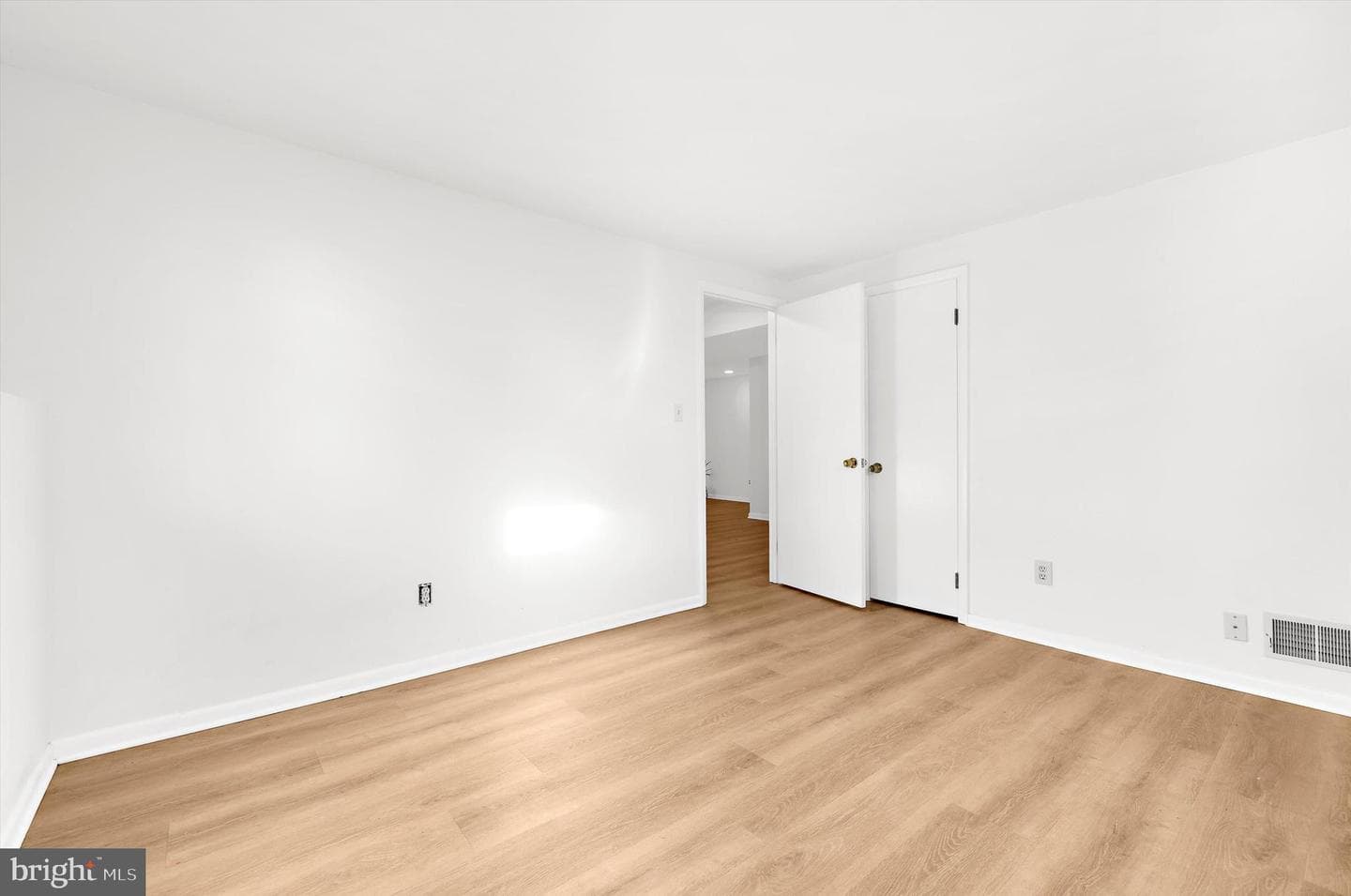 519 Kenmore Road photo 29