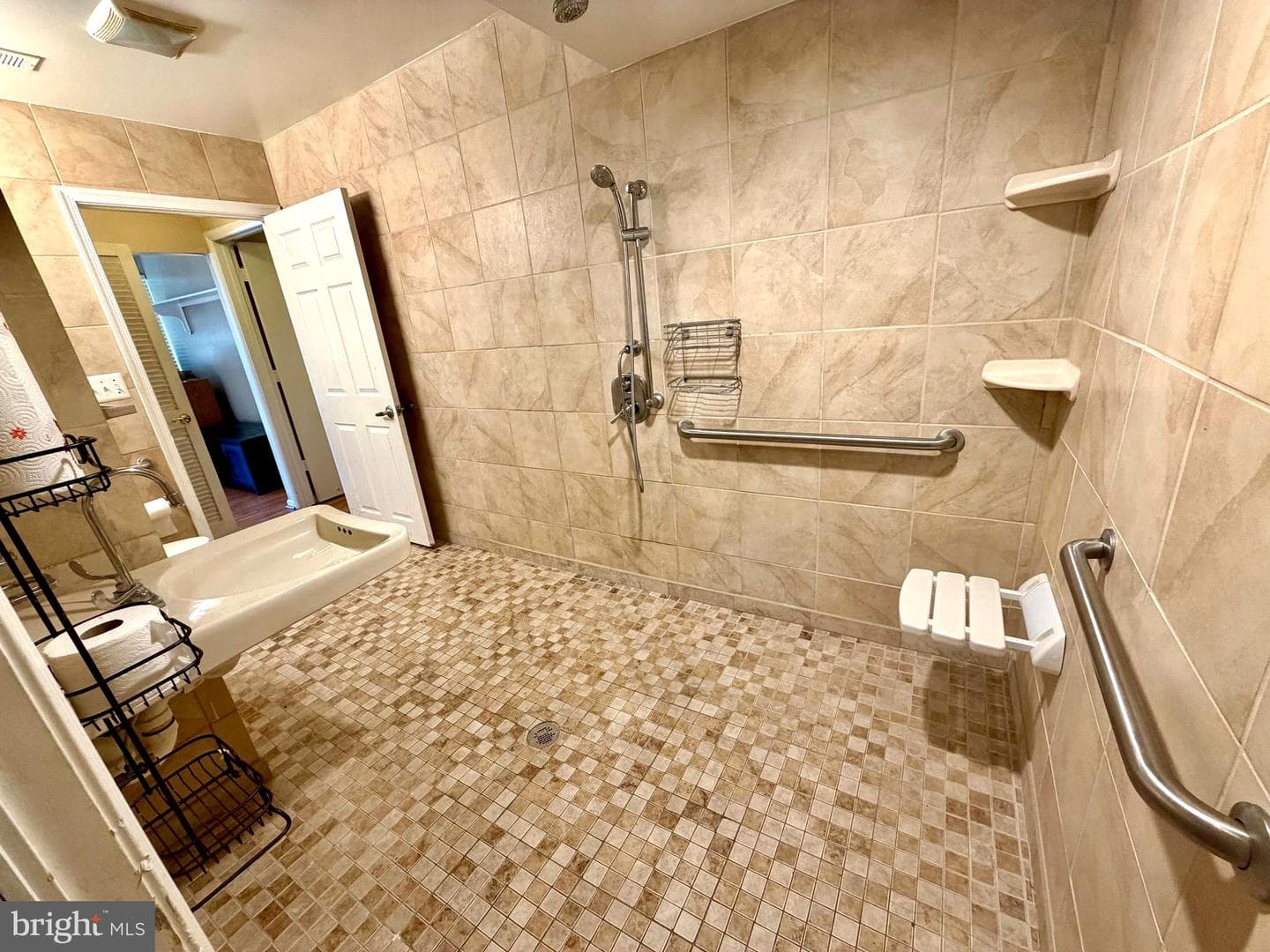 3 Victor Parkway photo 8