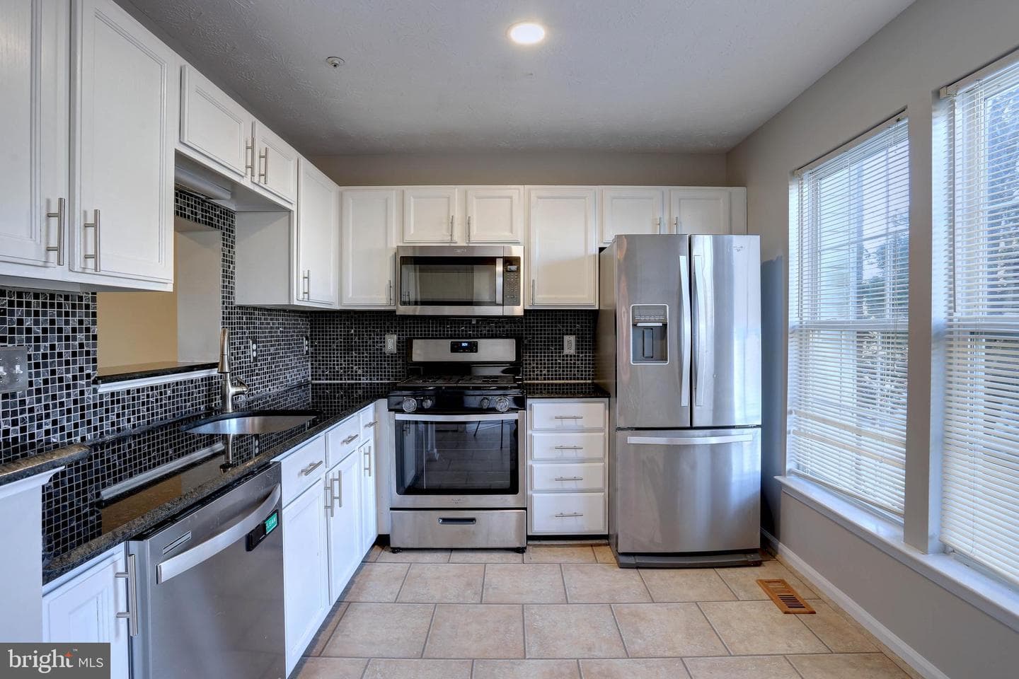 207 Foxmanor Lane photo 2