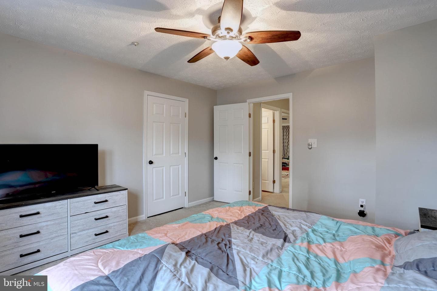 207 Foxmanor Lane photo 9