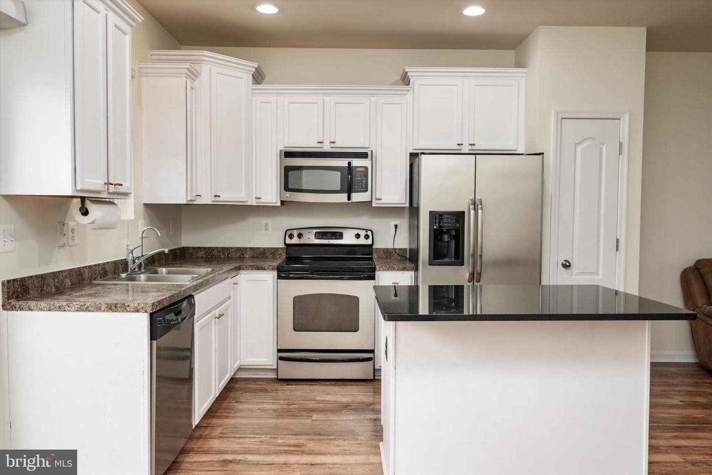 1013 Sithean Way photo 8