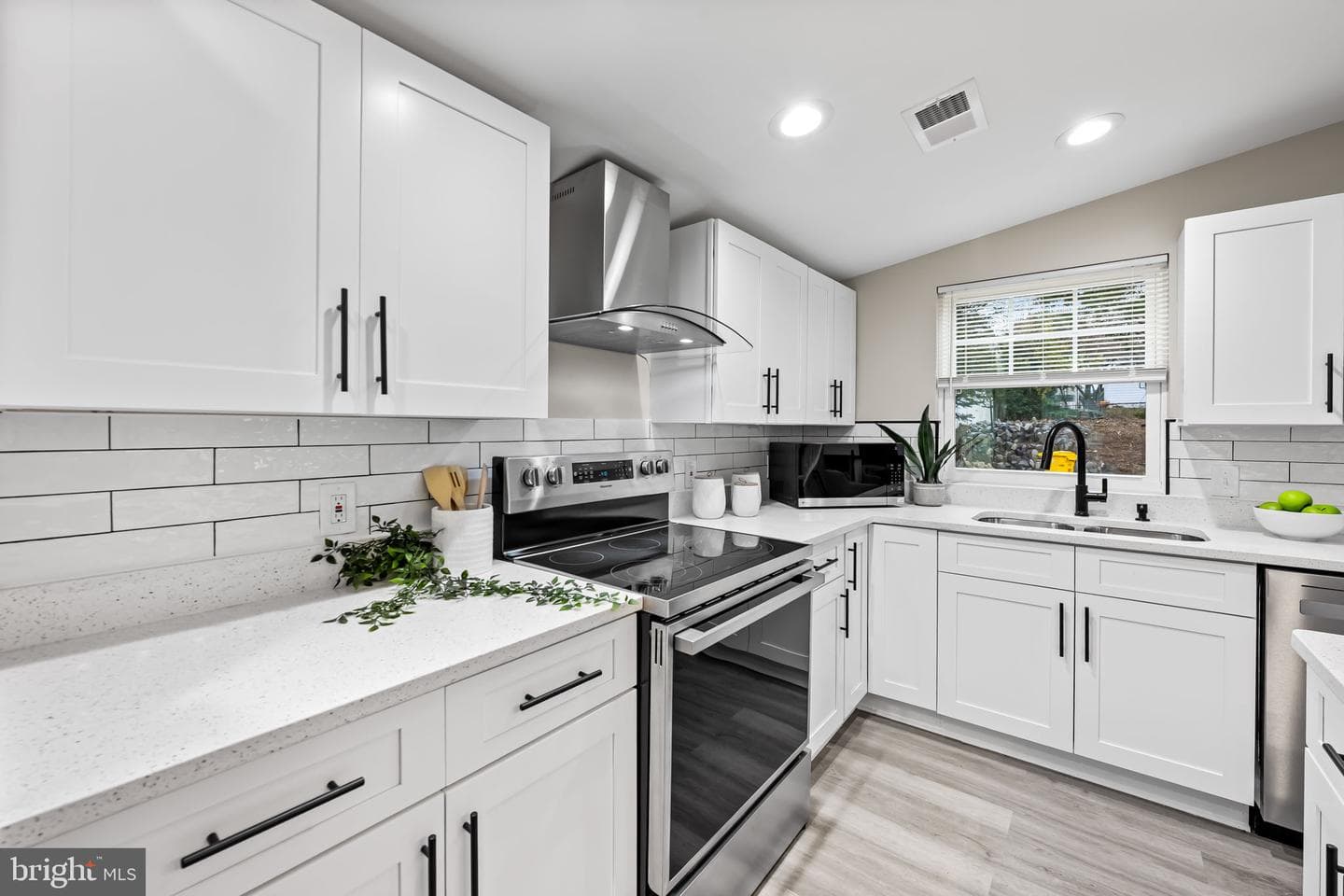 401 Stewart Avenue photo 10
