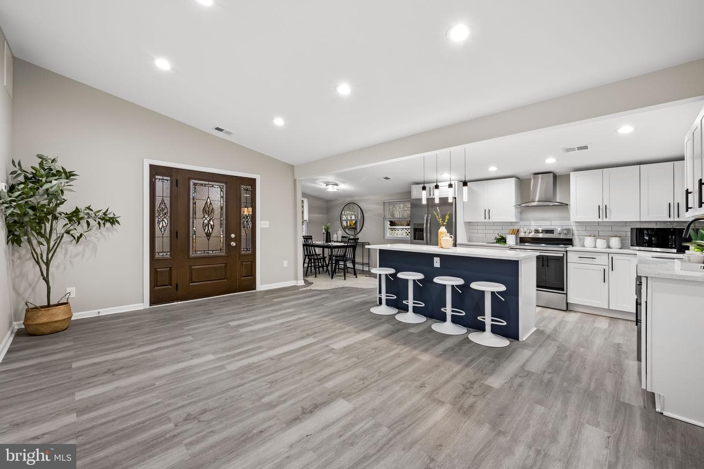 401 Stewart Avenue photo 4