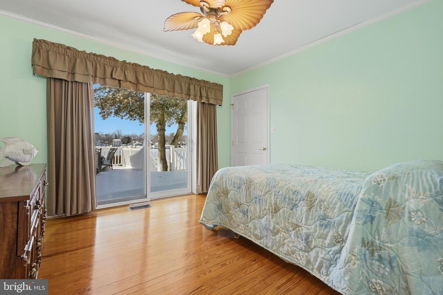352 Riverside Drive photo 19