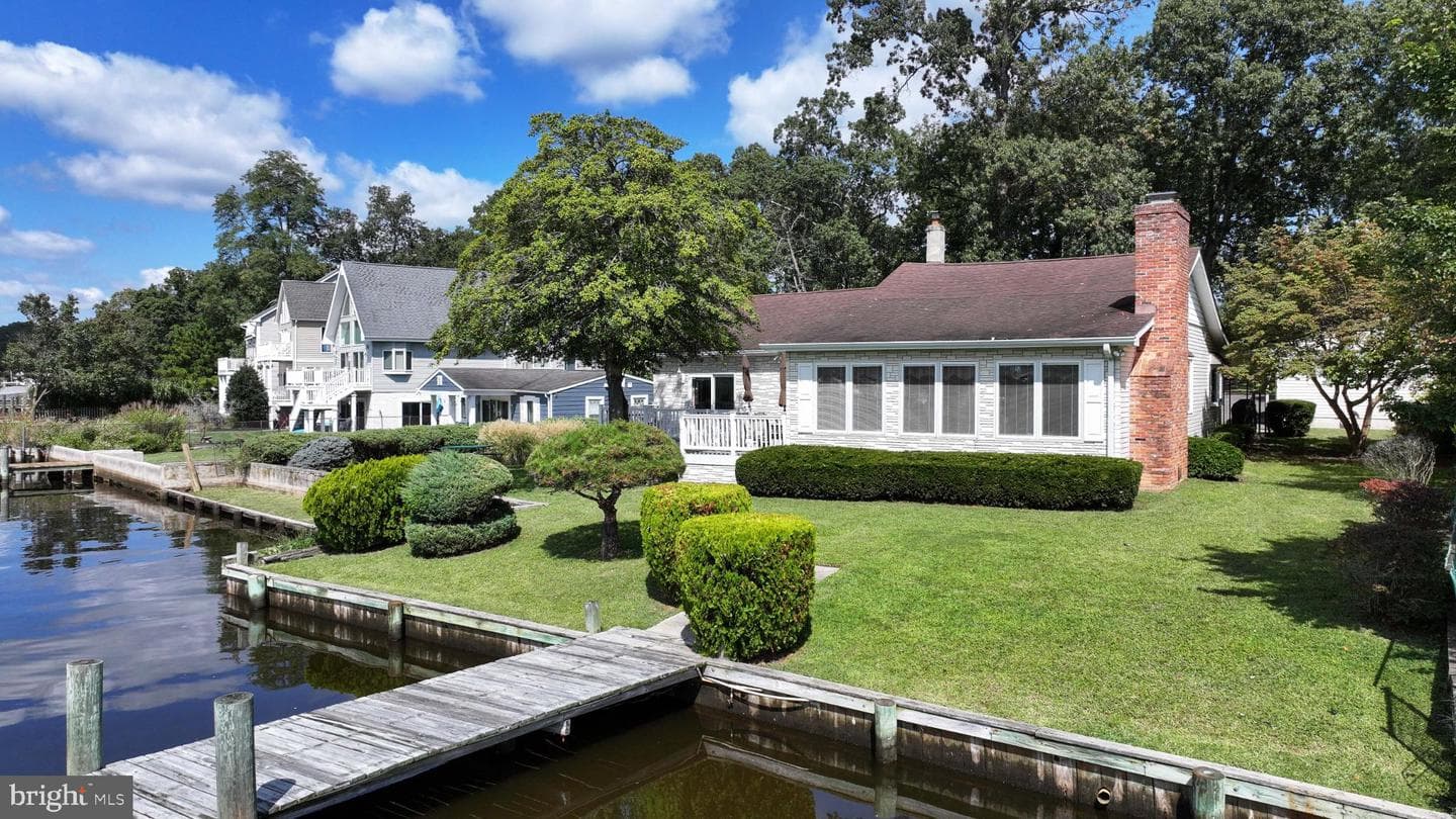 352 Riverside Drive photo 2