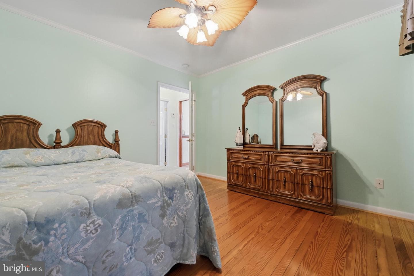 352 Riverside Drive photo 20