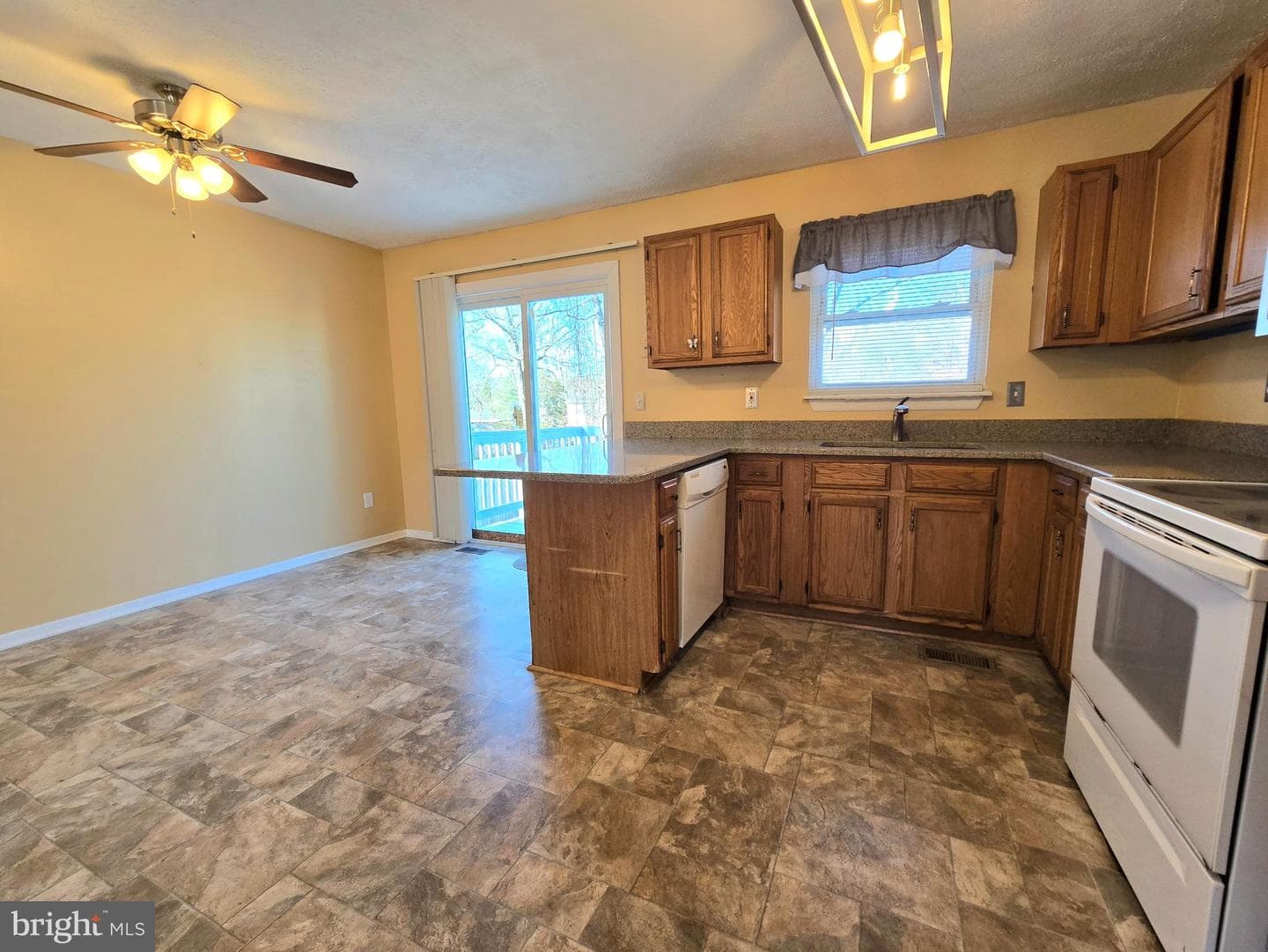 668 209th Street photo 3