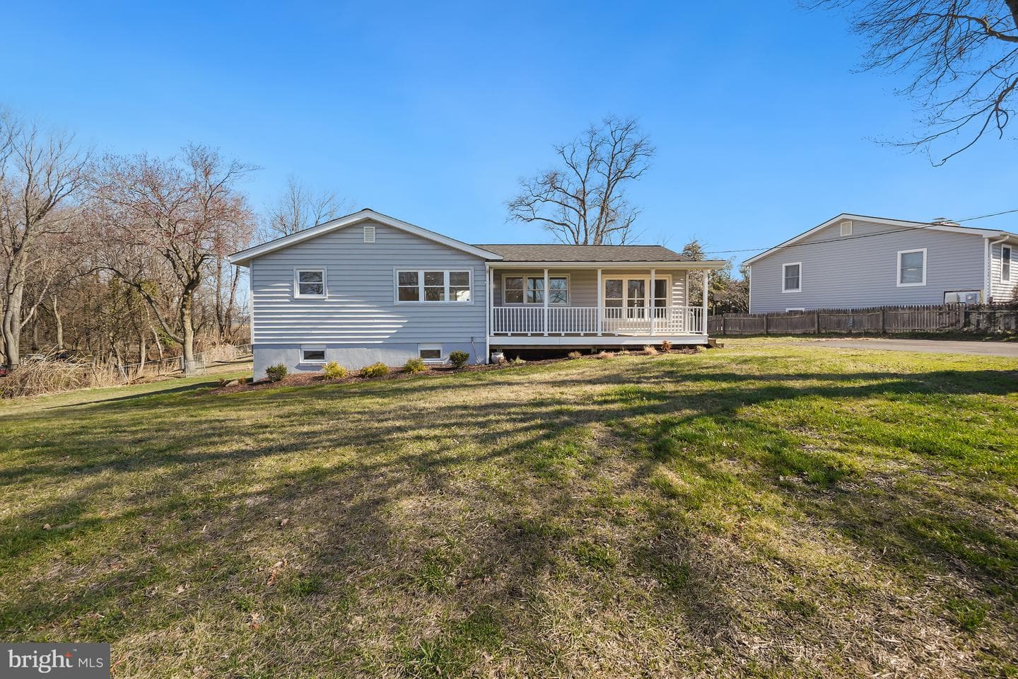1546 Ridgely Drive photo 2