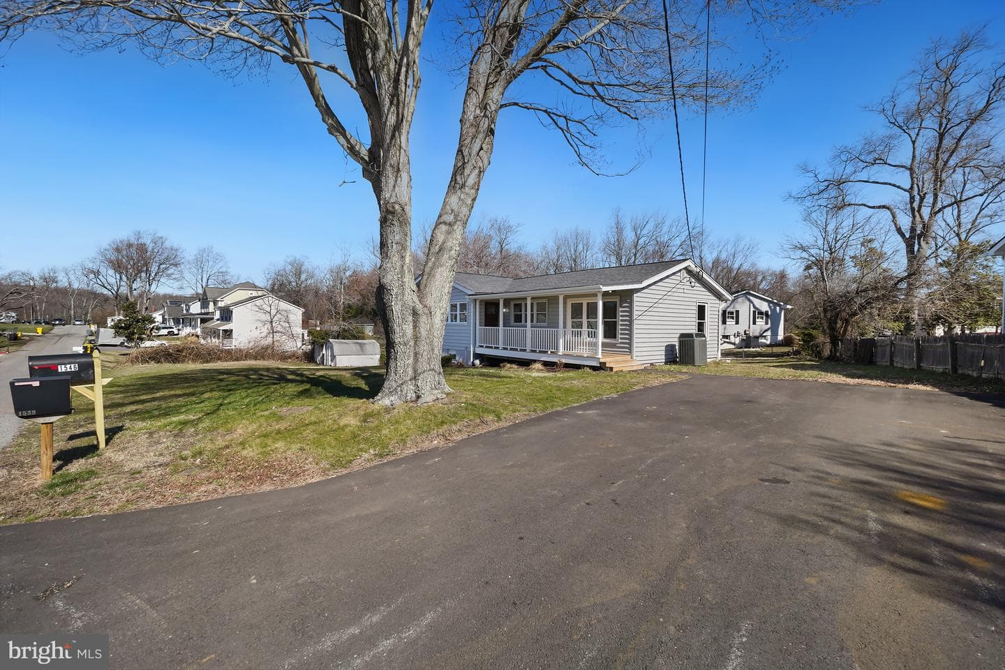 1546 Ridgely Drive photo 4