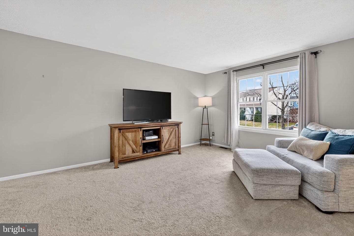 451 Susan Court photo 3