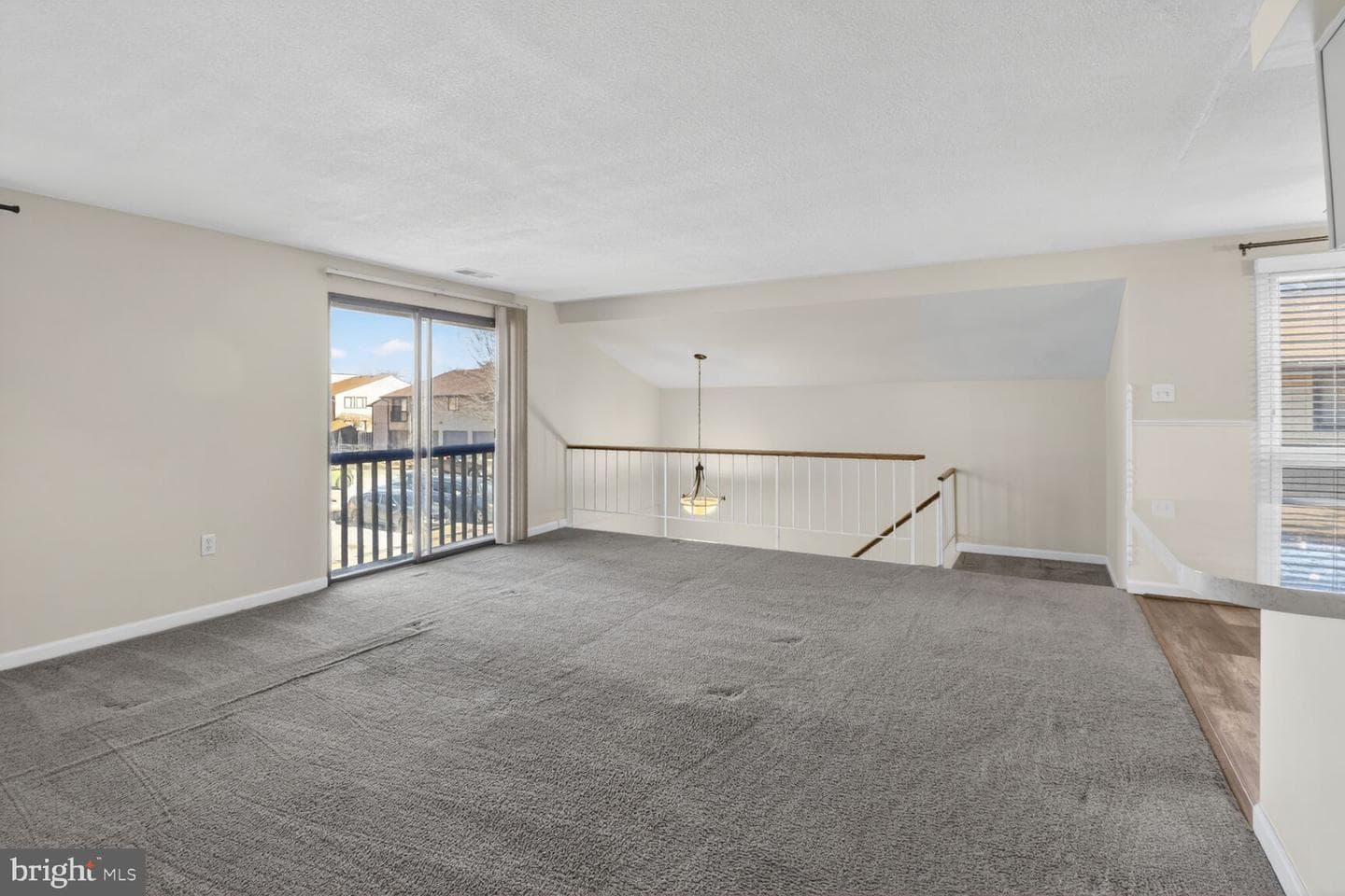 592 Glen Court photo 4