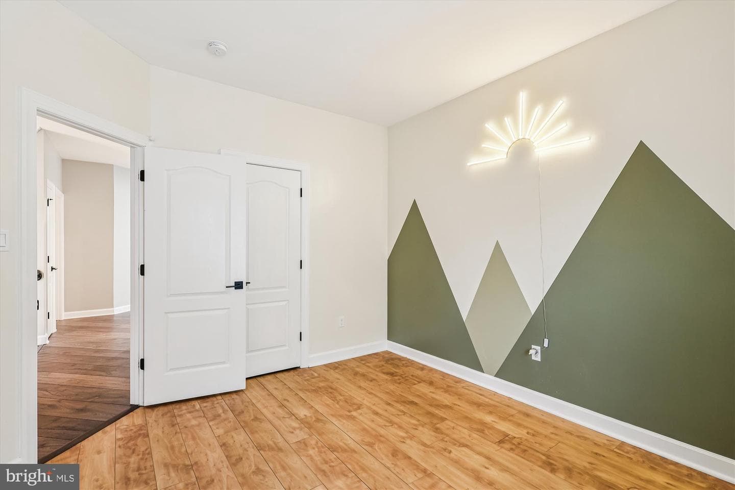 706 Crisfield Way photo 37