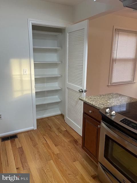 738 Ticonderoga Avenue photo 10
