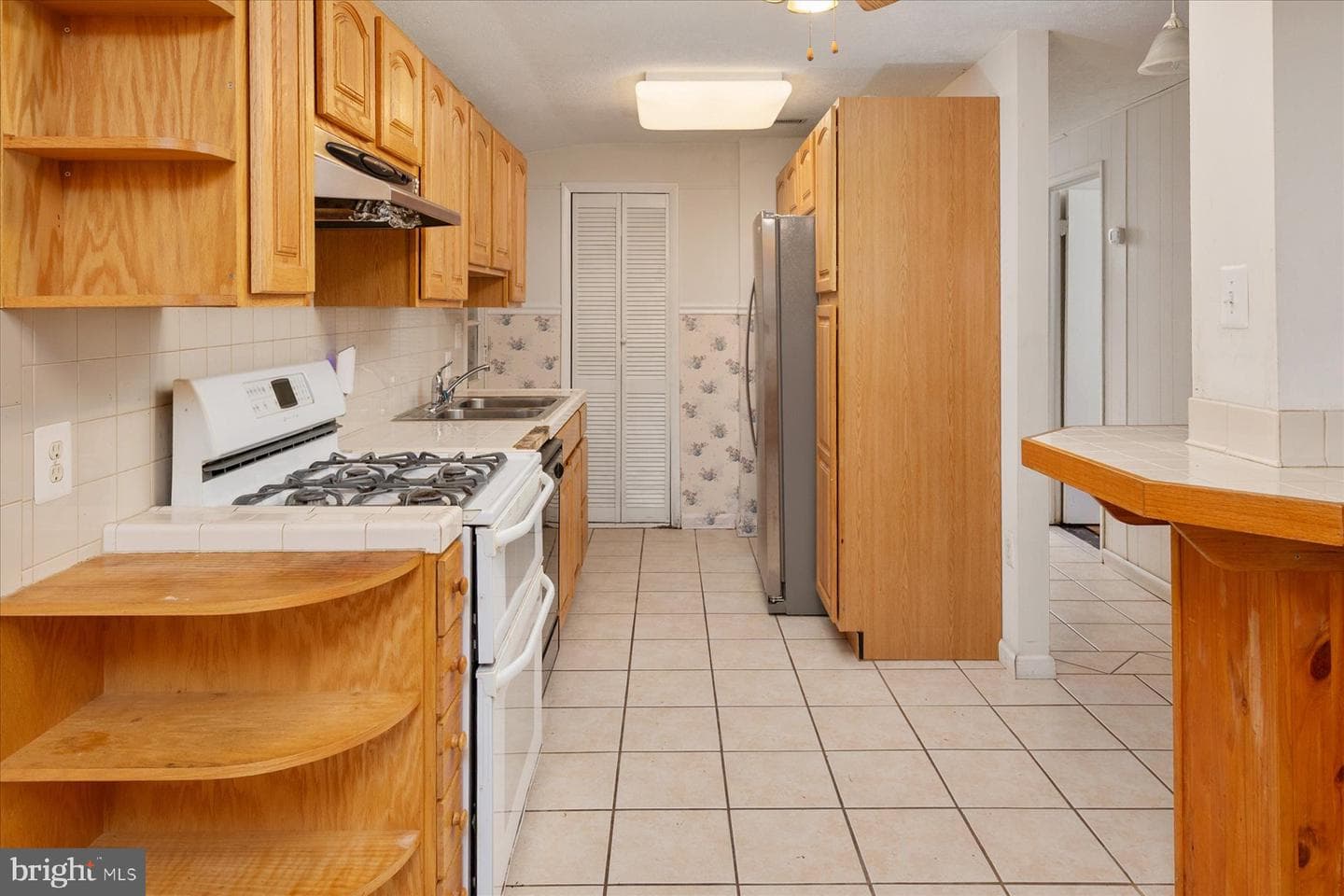 214 Saint James Drive photo 4