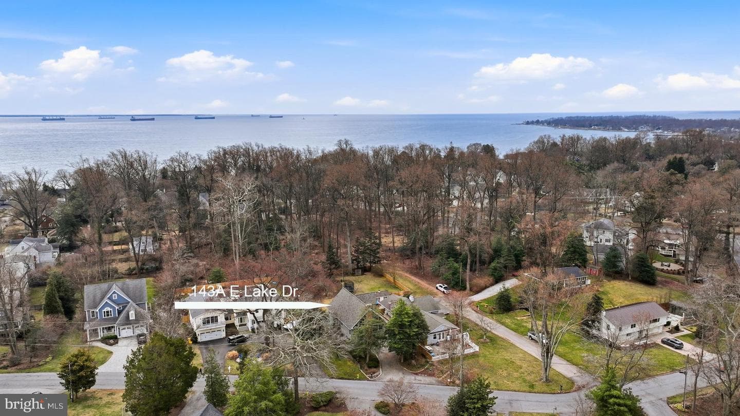 143 E Lake Drive photo 4
