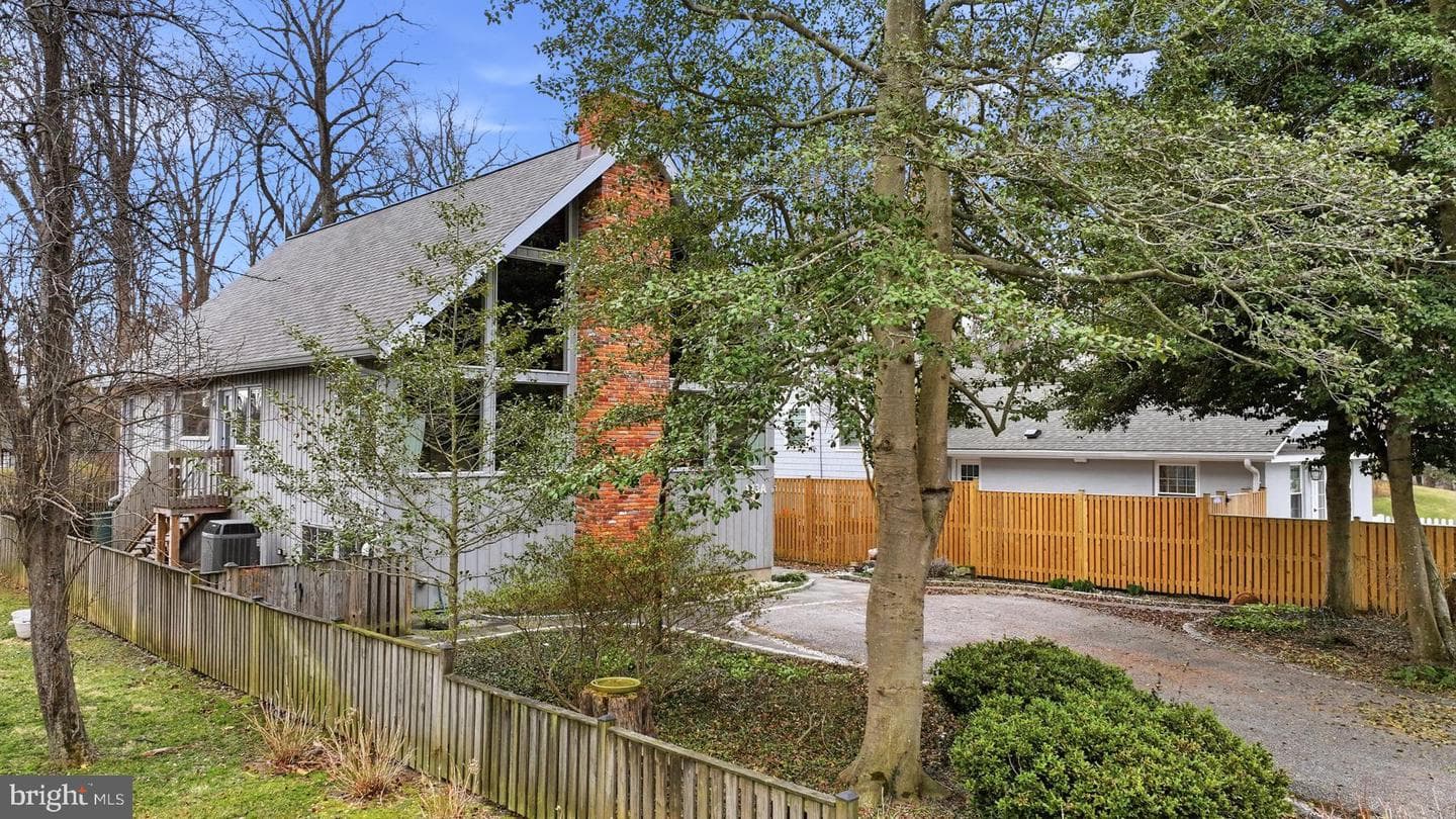 143 E Lake Drive photo 5