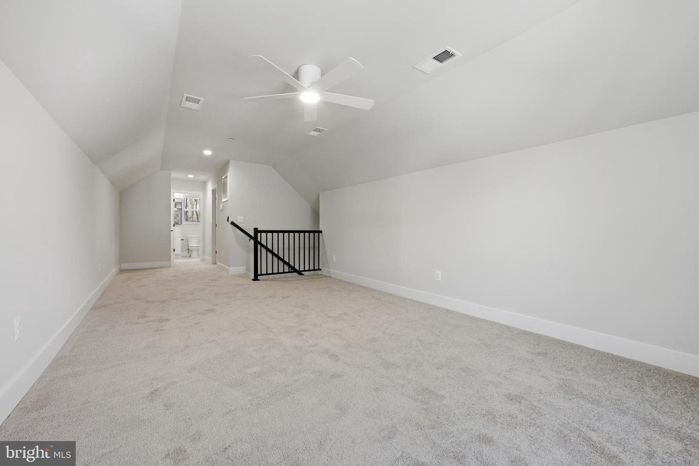 3583 Edgemont Street photo 40