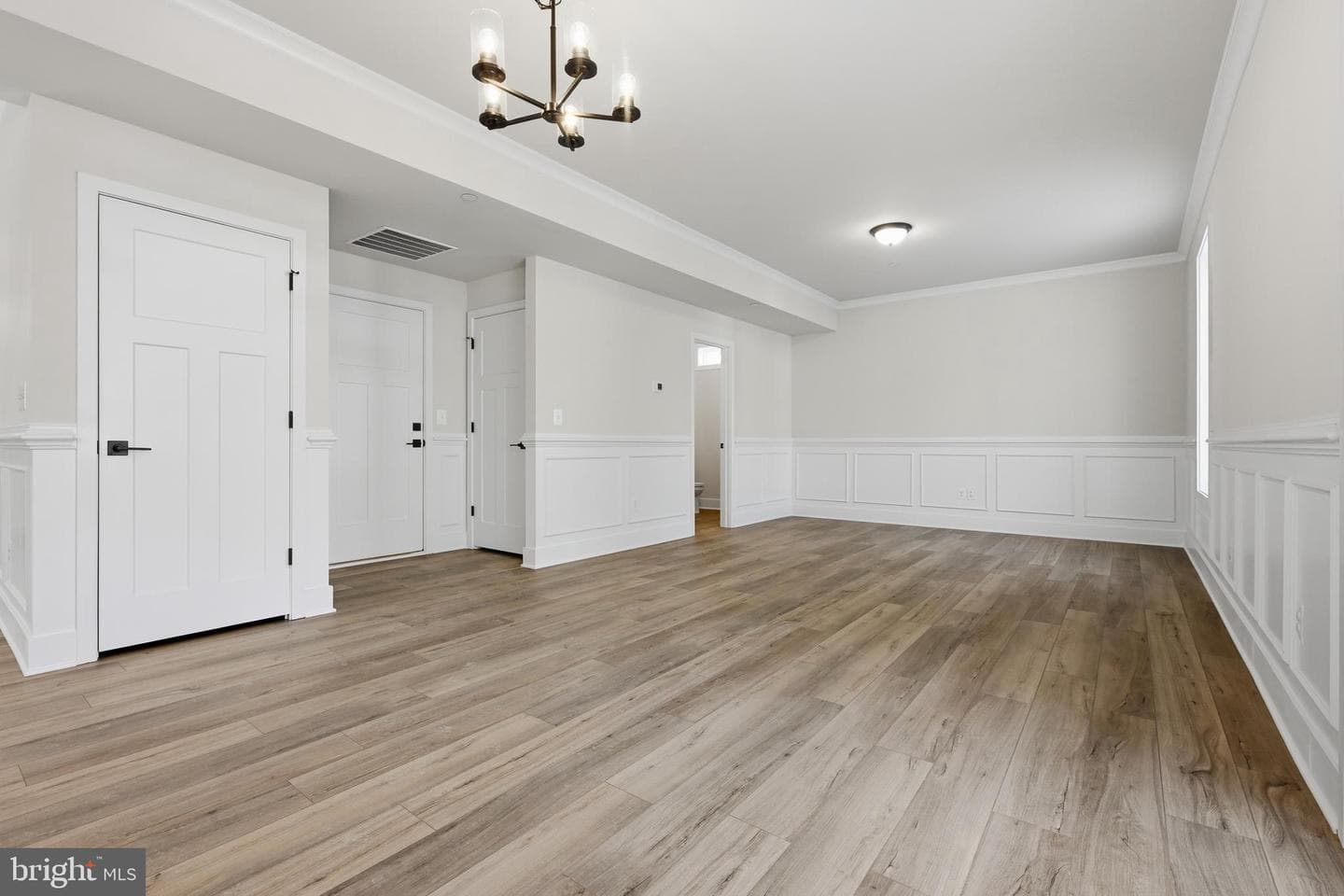 3583 Edgemont Street photo 9