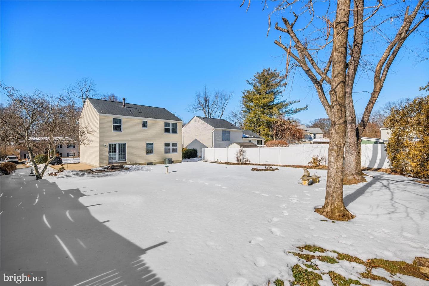 785 Macsherry Drive photo 2