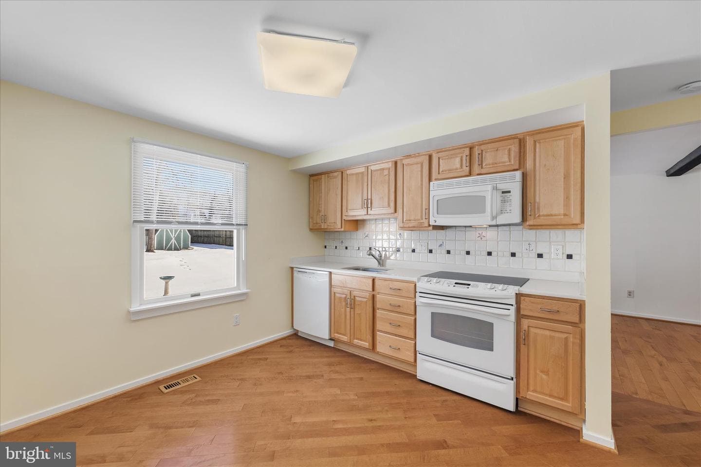 785 Macsherry Drive photo 4