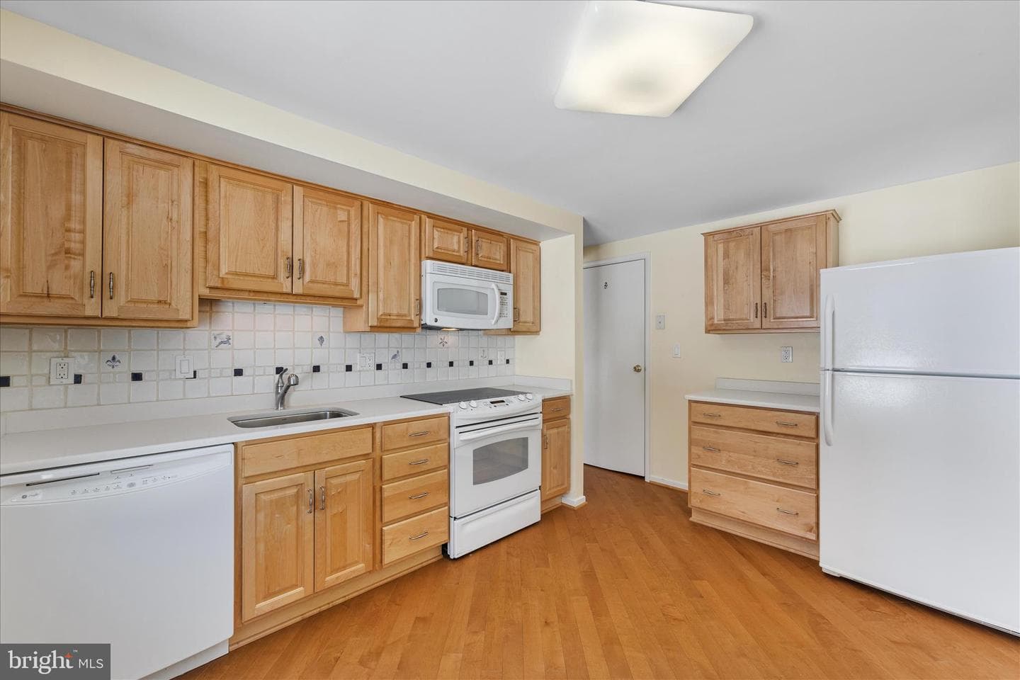 785 Macsherry Drive photo 5