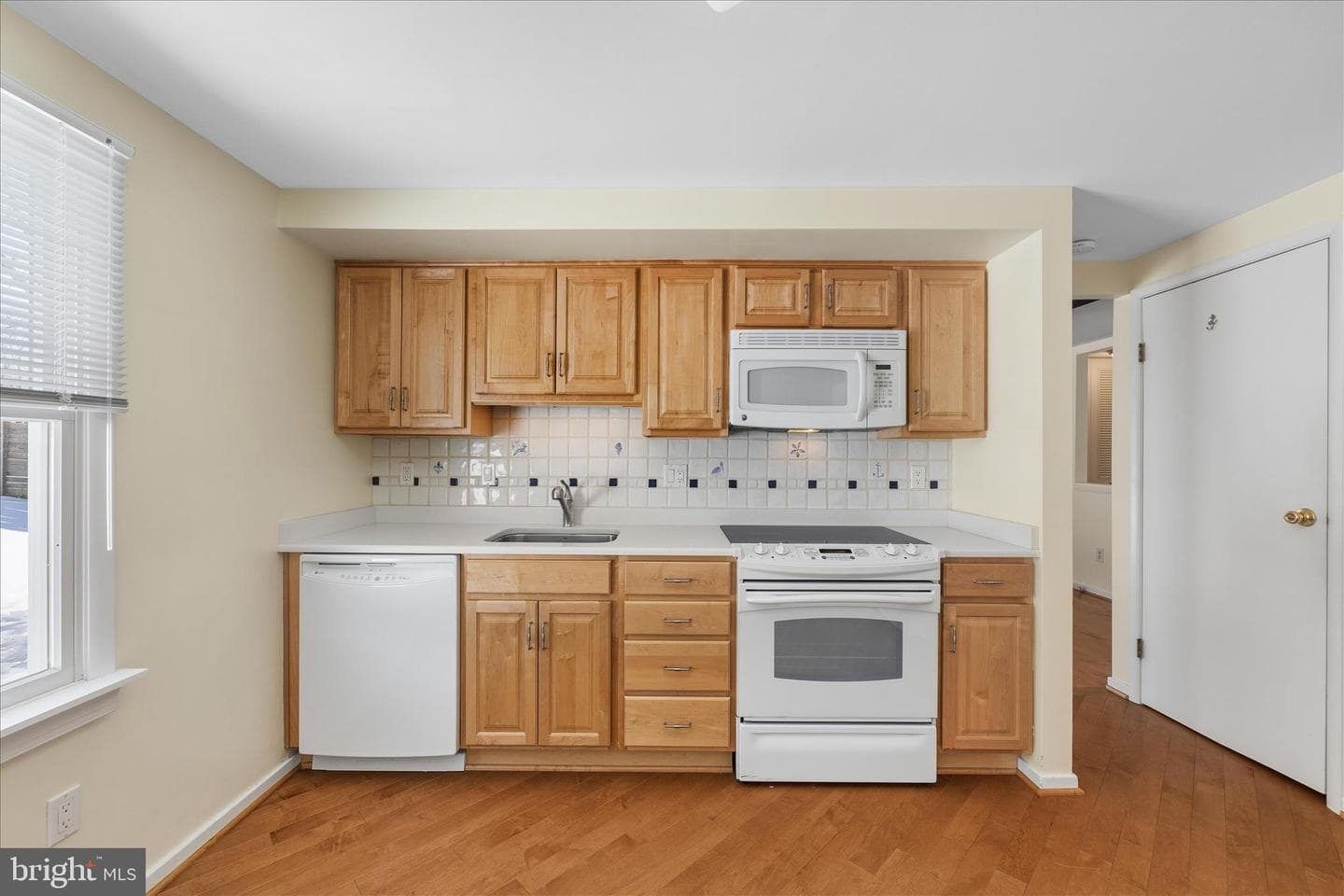 785 Macsherry Drive photo 6