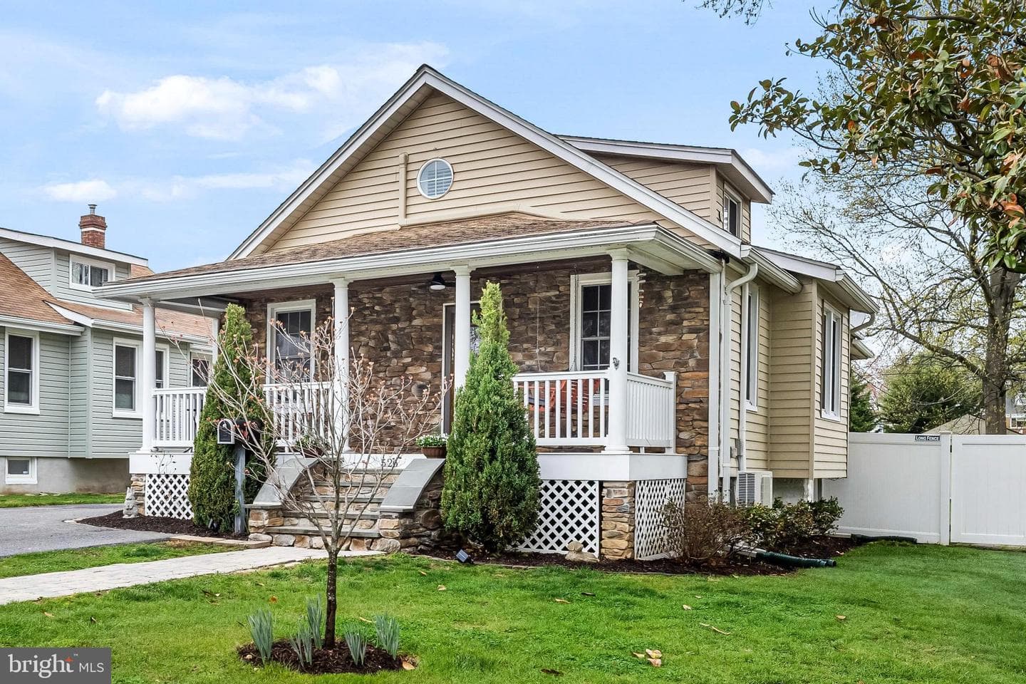 526 Hawthorne Road photo 2