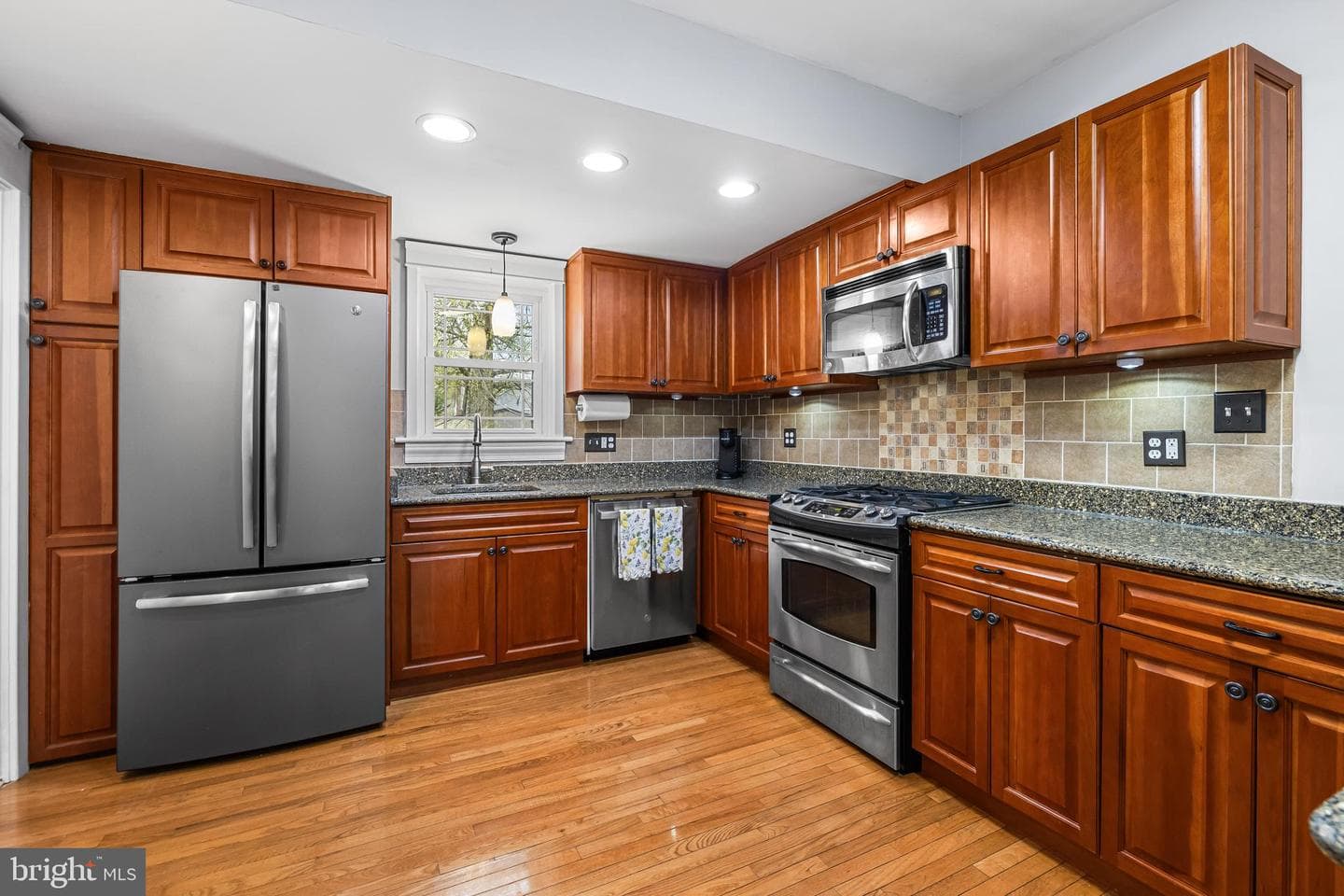526 Hawthorne Road photo 9