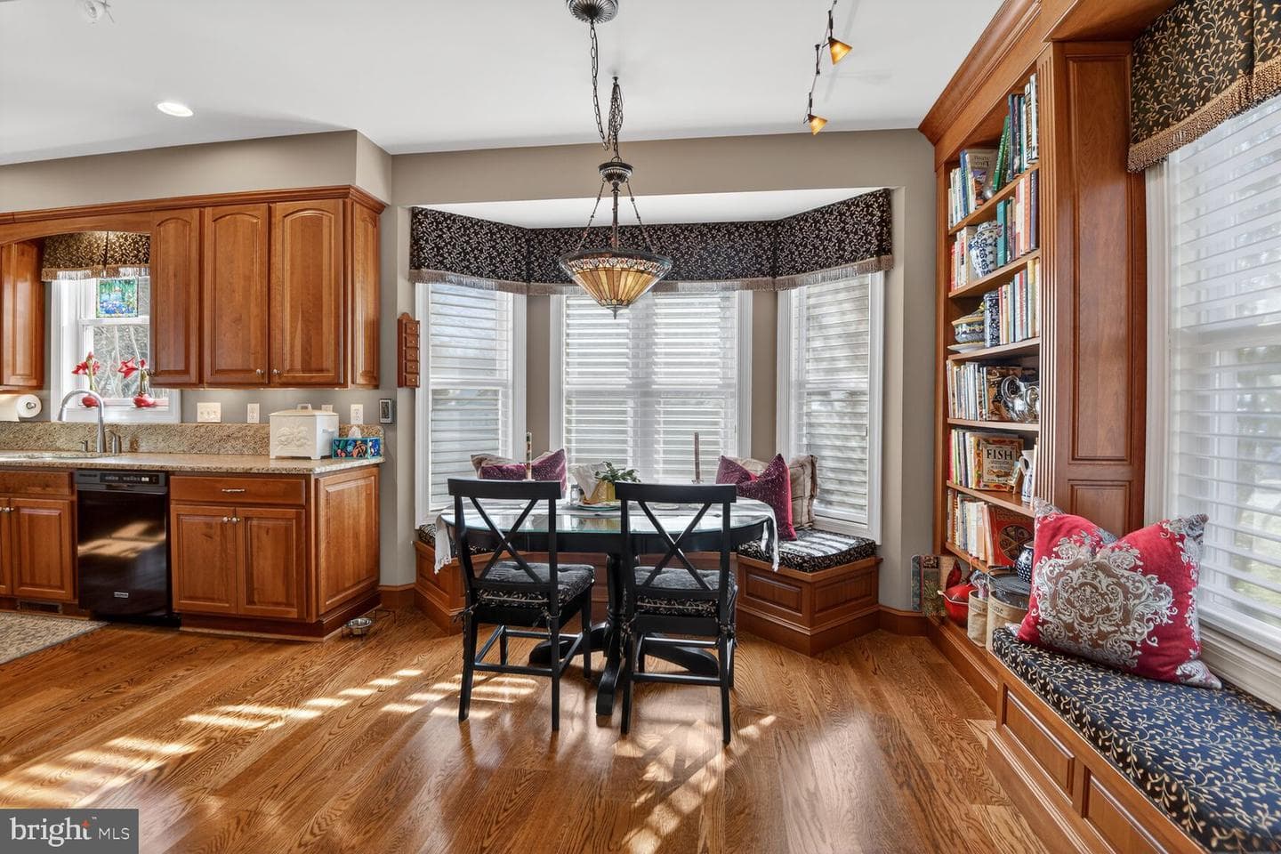 764 N Riverside Drive photo 35
