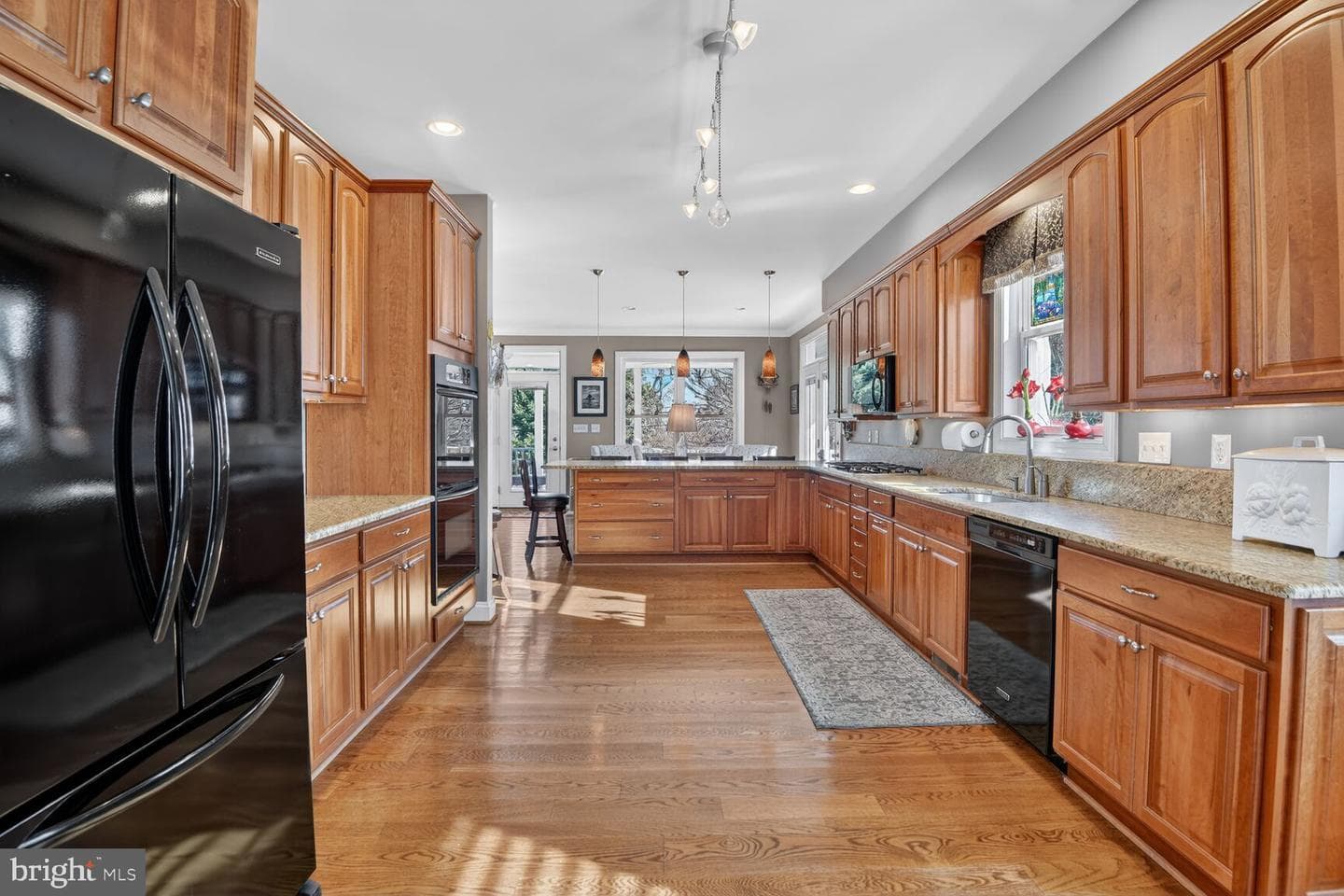 764 N Riverside Drive photo 38