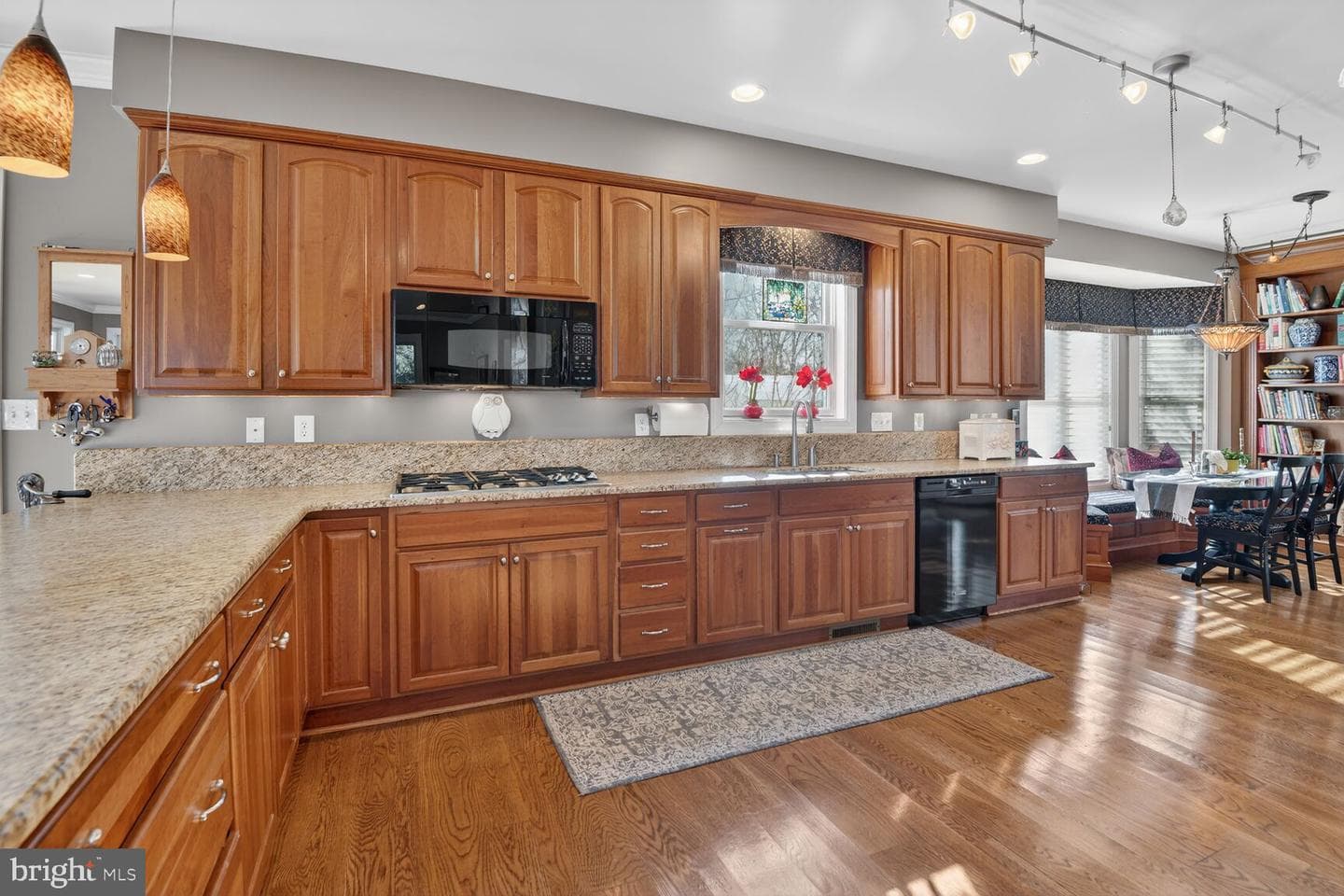 764 N Riverside Drive photo 40