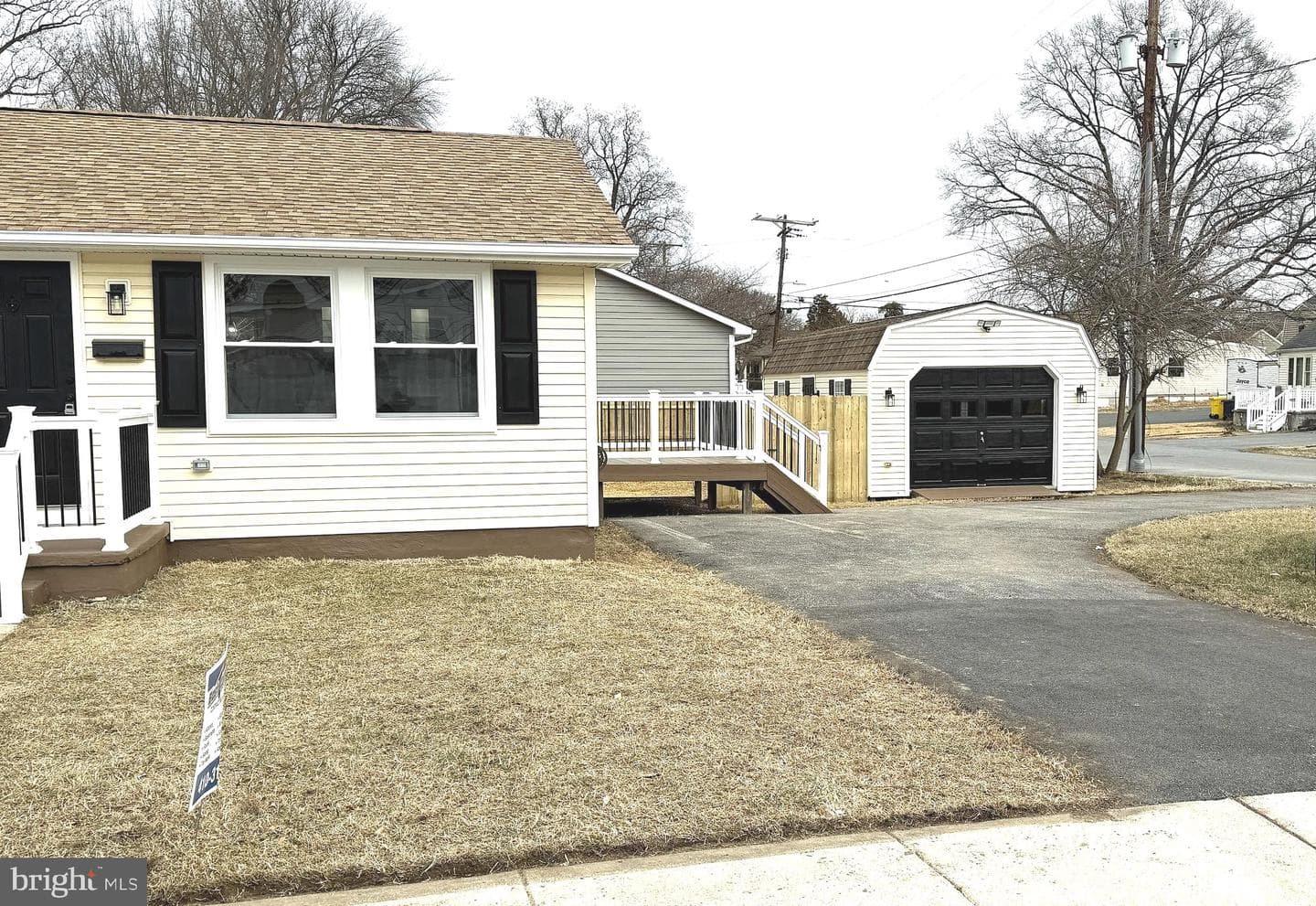 8537 Creek Road photo 2