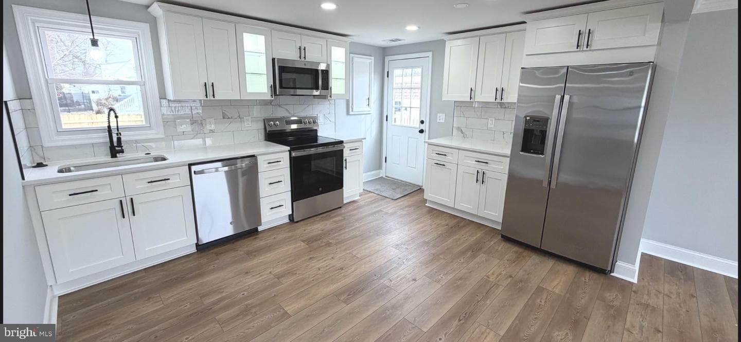 8537 Creek Road photo 5