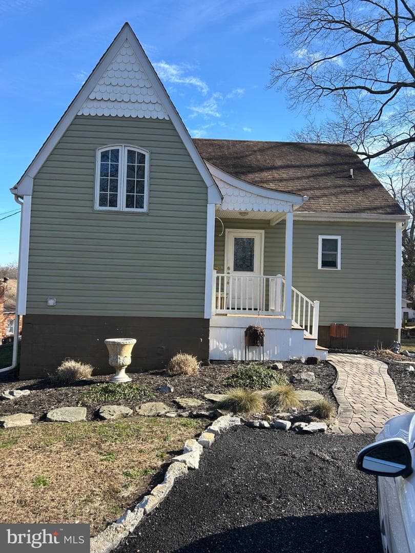 1573 Curtis Avenue photo 1