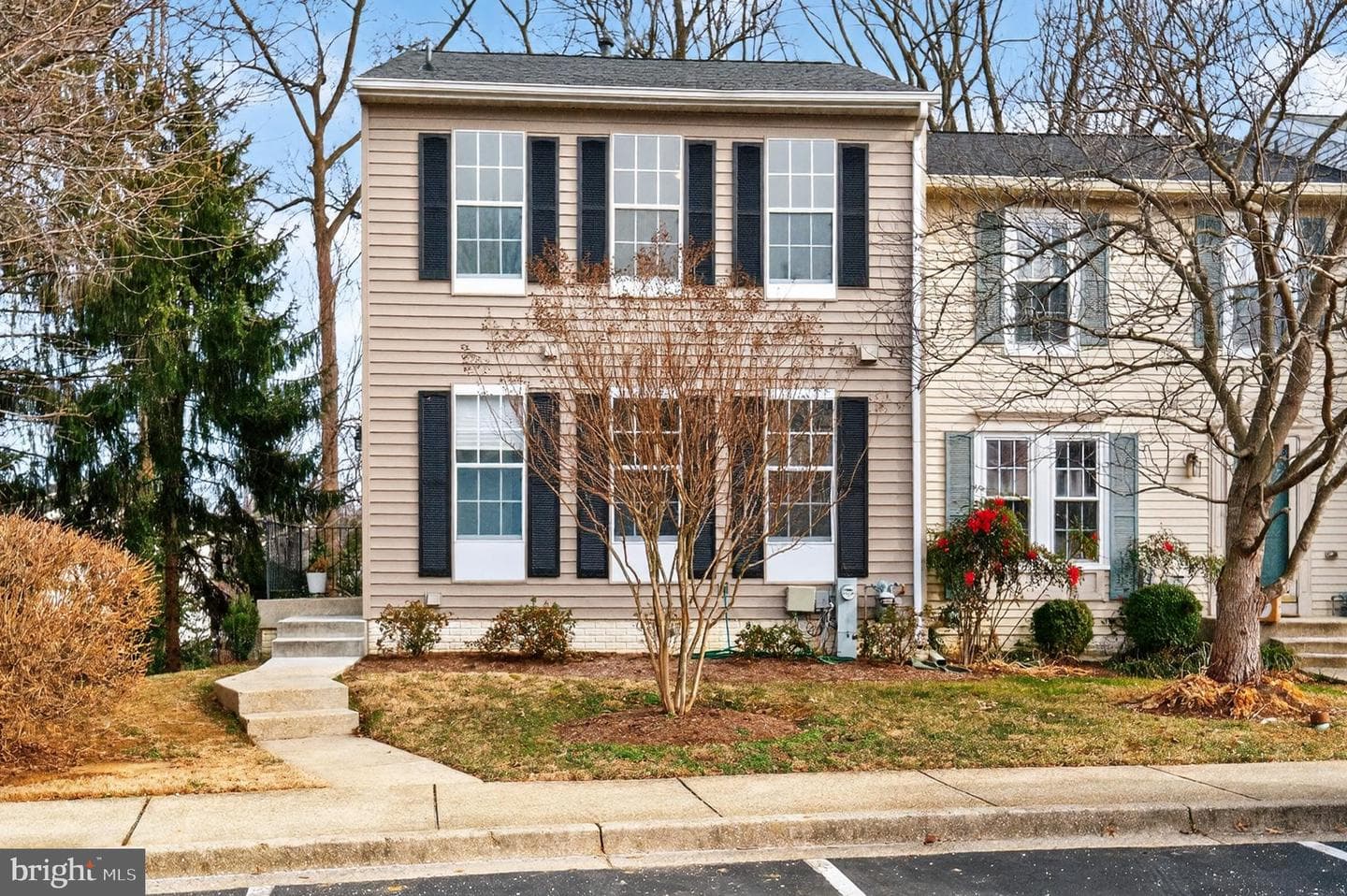 592 Quaker Ridge Court photo 2