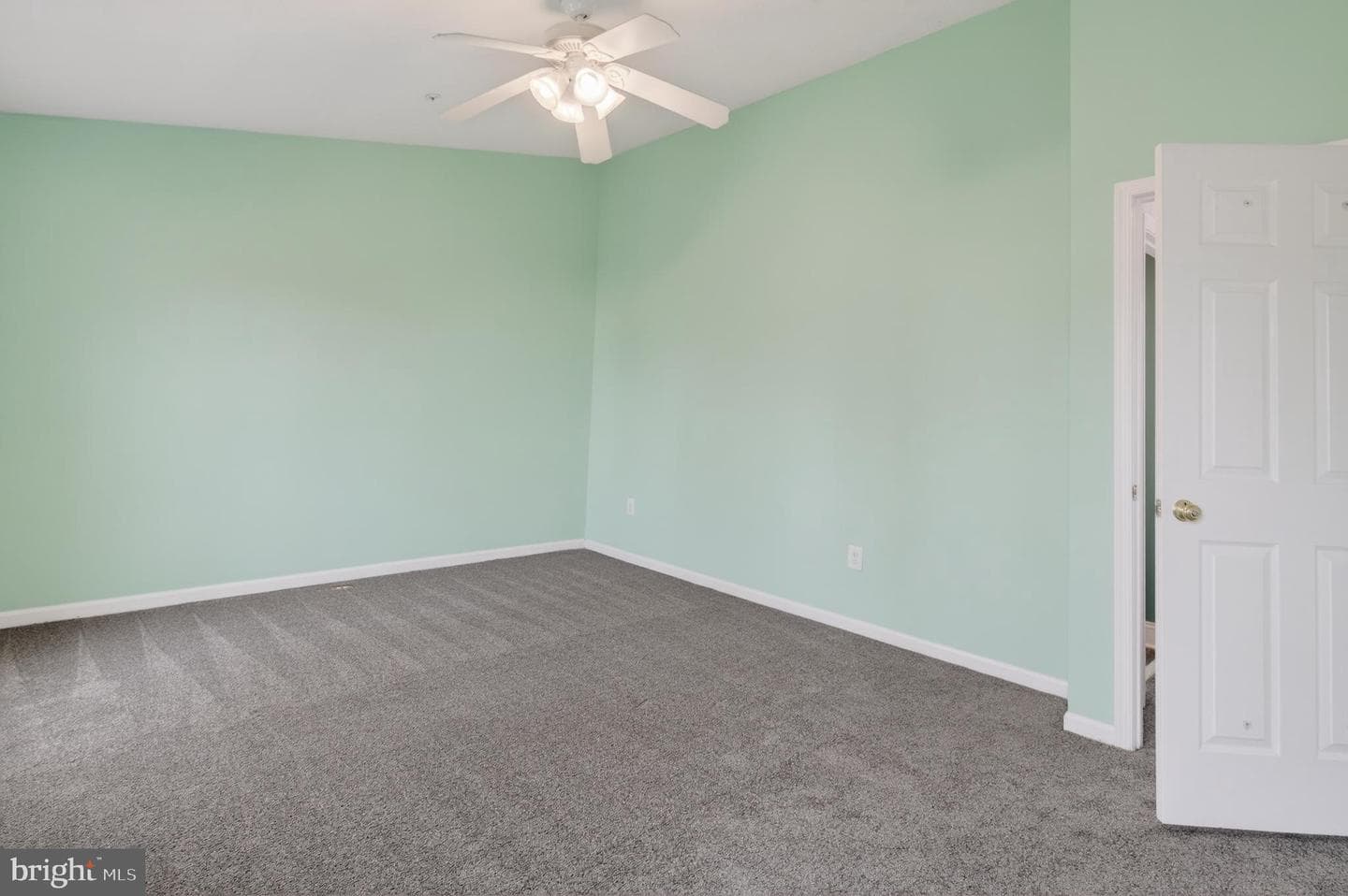 592 Quaker Ridge Court photo 38