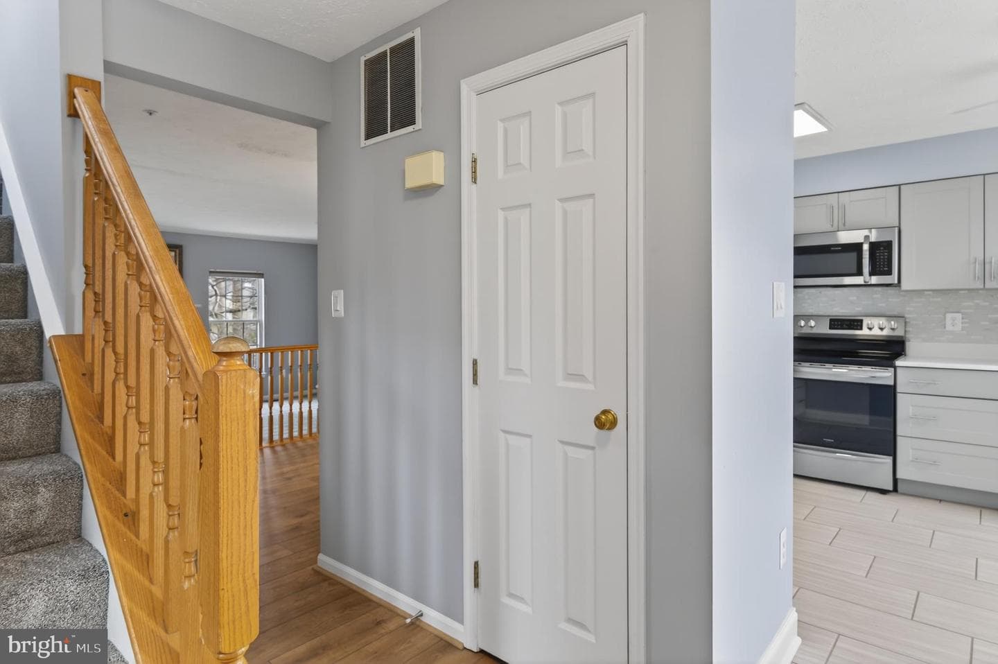 592 Quaker Ridge Court photo 6