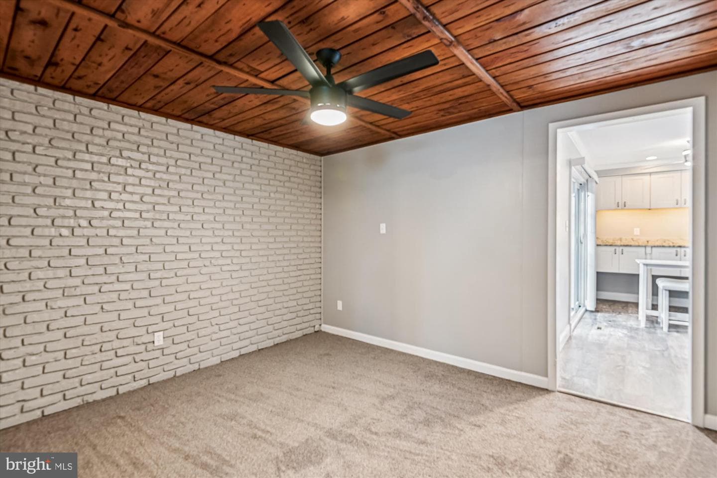 523 Kenora Drive photo 4