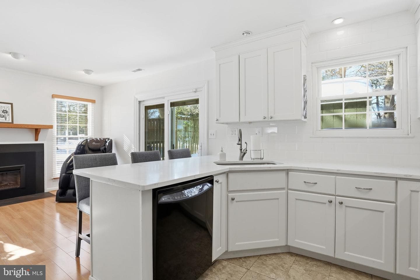 954 Breakwater Drive photo 4