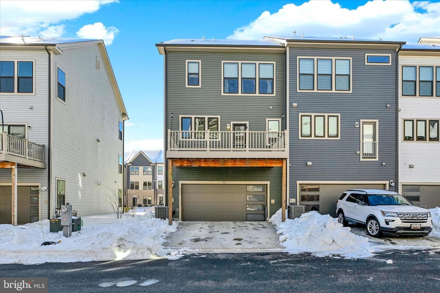 219 Oakpine Drive photo 4