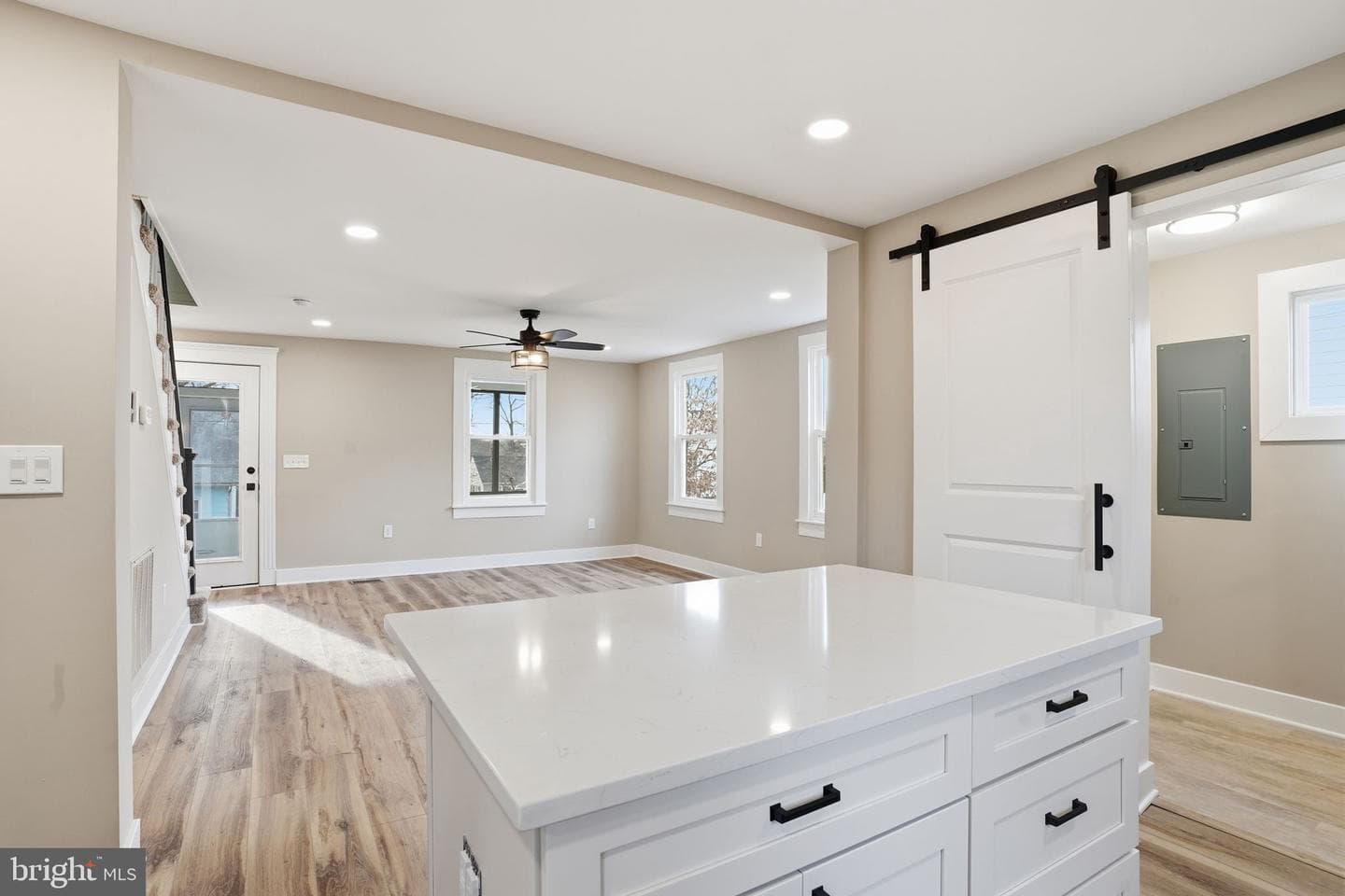 105 Maple Avenue photo 10