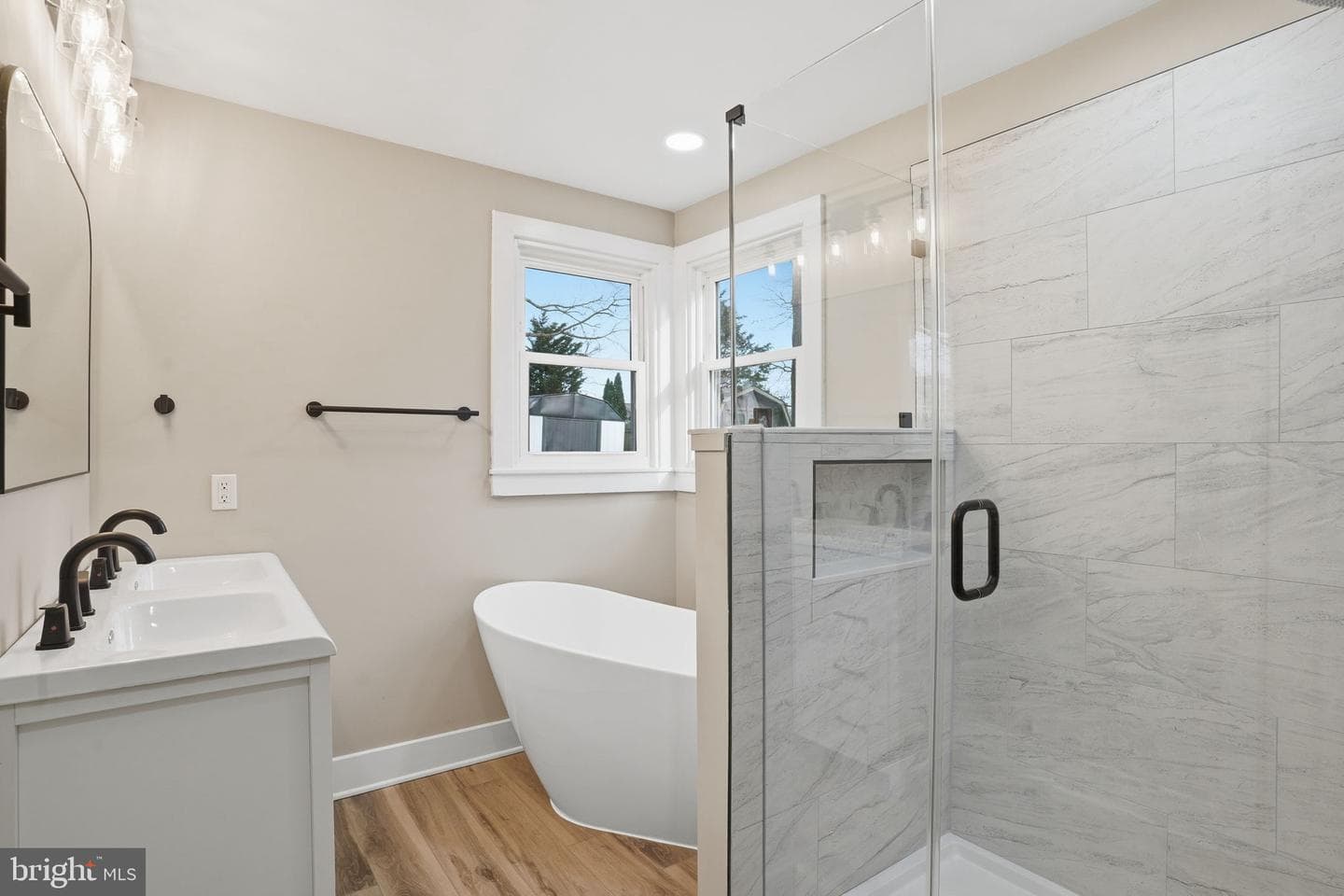 105 Maple Avenue photo 15