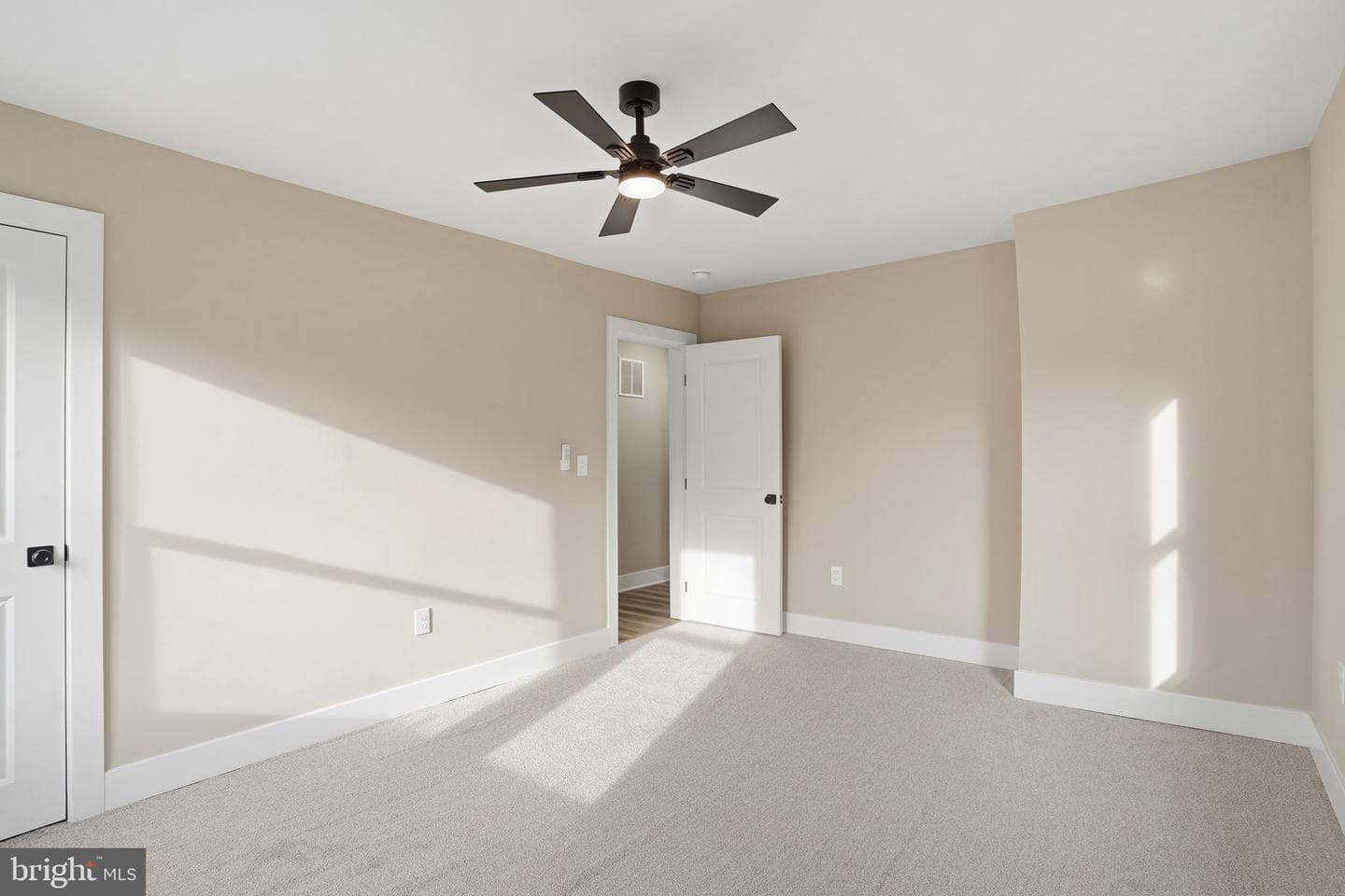 105 Maple Avenue photo 17
