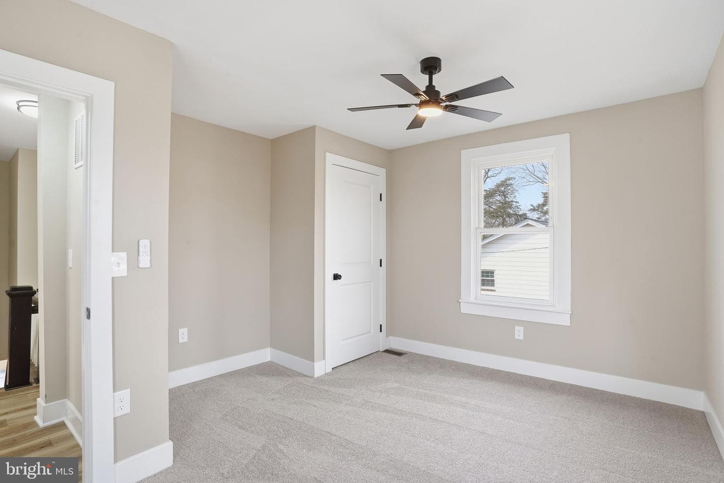 105 Maple Avenue photo 18